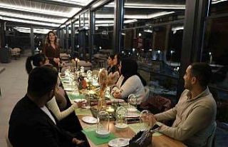 Ahlat’ta iftar sonrası cam fanus boyama etkinliği