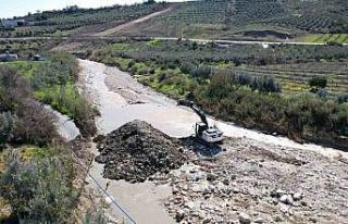 Akdeniz Belediyesinden taşkın riskine karşı yoğun...