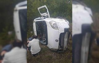 Akseki-Manavgat Karayolunda hafif ticari araç şarampole...