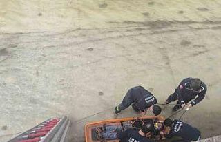 Alanya’da çaya düşen şahıs ekipler tarafından...