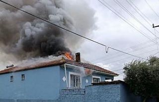 Alaşehir’de korkutan ev yangını
