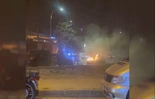 Alev alan aracı itfaiye ekipleri söndürdü