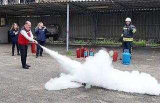 Alevlere karşı eğitim: Tarım personeli yangınla...