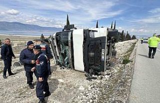 Alkollü sürücünün kullandığı tır yan yattı:...