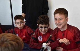 Altıeylül Belediyesporun sporcuları bilim dünyasını...