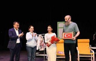 Altıeylül’de tiyatro dolu gece