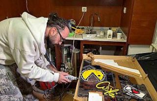 Ankara’da kaldırım taşlarını onarmak sanatçıya...