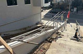 Ankara’da kamyonet devrildi: 1 yaralı