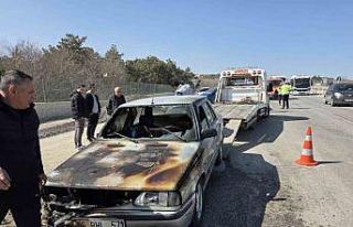 Ankara’da seyir halindeyken yanan otomobil kullanılamaz...