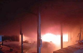 Antakya’da iş yeri alevlere teslim oldu