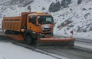 Antalya-Konya karayolunda kar etkisini sürdürüyor