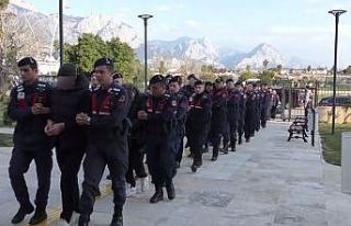 Antalya merkezli 3 ilde gözaltına alınan 25 şüpheliden...