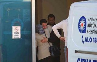 Antalya’da bariyerlere çarpan motosikletli hayatını...