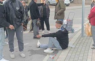 Antalya’da motosiklet ile elektrikli bisiklet çarpıştı:...