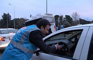 Antalya’da trafikte kalan vatandaşlara "İftara...