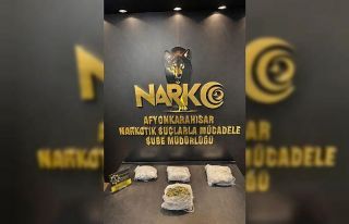 Aracın tamponuna zulalanmış uyuşturucu böyle...