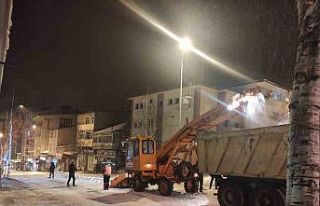 Ardahan Belediyesi karla mücadelesini sürdürüyor