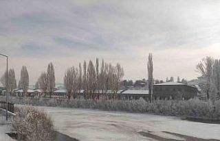 Ardahan’da kar yerini soğuk havaya bıraktı