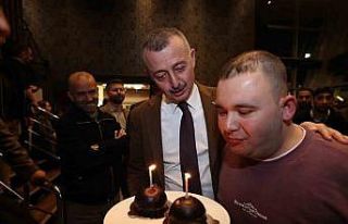 Arif’e iftar sofrasında sürpriz doğum günü