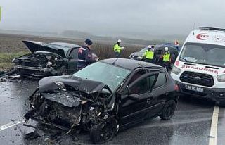 Arnavutköy’de iki araç çarpıştı: 3 kişi yaralandı