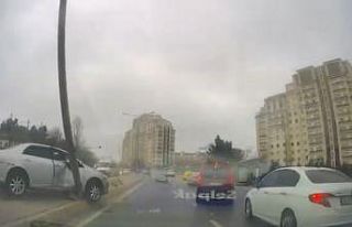 Ataşehir’de kontrolden çıkan araç elektrik direğini...