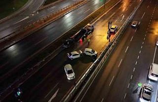 Ataşehir’de zincirleme kaza: Yardım için duran...