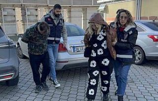 AVM’de kuyumculardan hırsızlık yapan 2 kişi...