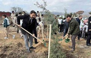 Ayvacık’ta 1500 fidan toprakla buluşturuldu