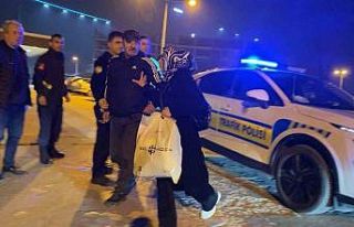 Babası kaputun üstünde oturup polise direndi…...