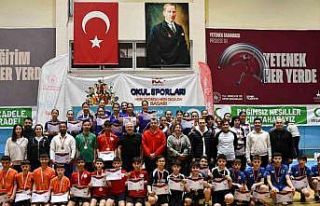 Badminton Yıldızlar Grup Müsabakaları sona erdi