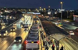 Bahçelievler’de metrobüs ayağının üstünden...