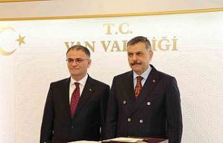 Bakan Çiftçi Van’da