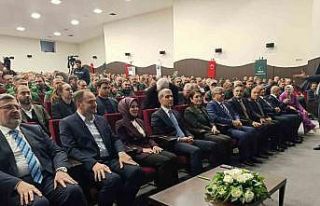 Bakan Göktaş: "15 yaş altı sosyal medya düzenlemesini,...