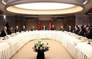 Bakan Güler, iftarda OYAK personeli ile bir araya...