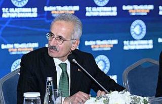 Bakan Uraloğlu: "800 tane geminin hala Hürmüz...