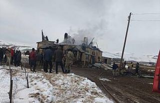 Başkale’de ev yangını