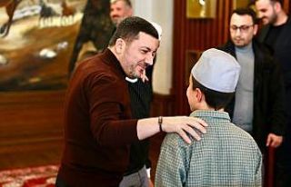 Başkan Arı, hafızlık öğrencilerini makamında...