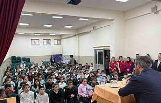 Başkan Çetinkaya’dan miniklere yerel yönetim...