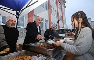 Başkan Sandıkçı, öğrencilerin iftar sevincine...