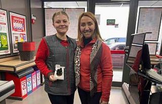 Başkan Tekin, ilçedeki kadın çalışanları ziyaret...