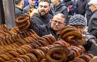 Başkan Tugay bayram namazında Bucalılarla buluştu