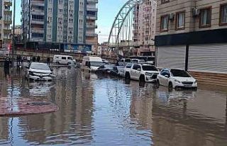 Batman’da sağanak yağış hayatı durma noktasına...