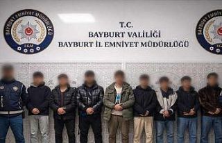 Bayburt’ta 8 düzensiz göçmen ile 3 şüpheli...