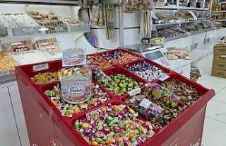 Bayram alışverişine gelen çocukları "ikram...