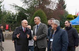 Bayram arifesinde şehir mezarlığında Kur’an...