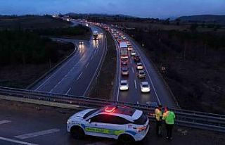 Bayram dönüşü çilesi: 30 kilometrelik araç kuyruğu...