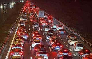 Bayram göçü sürüyor: Düzce’de trafik durma...