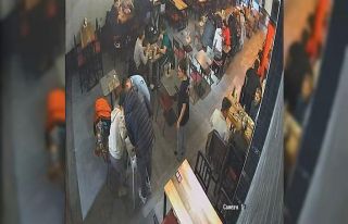 Bebeği Heimlich manevrası ile kurtardı