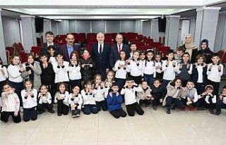 Belediye meclisinde minik misafirler yerel yönetimi...