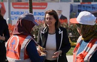 Belediye personellerine kadınlar günü sürprizi